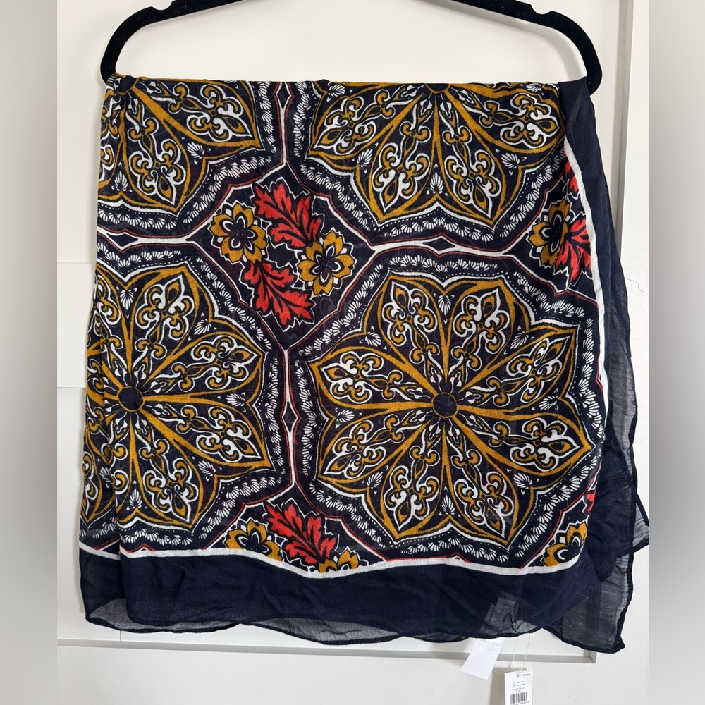 Banana Republic Navy and Gold Scarf